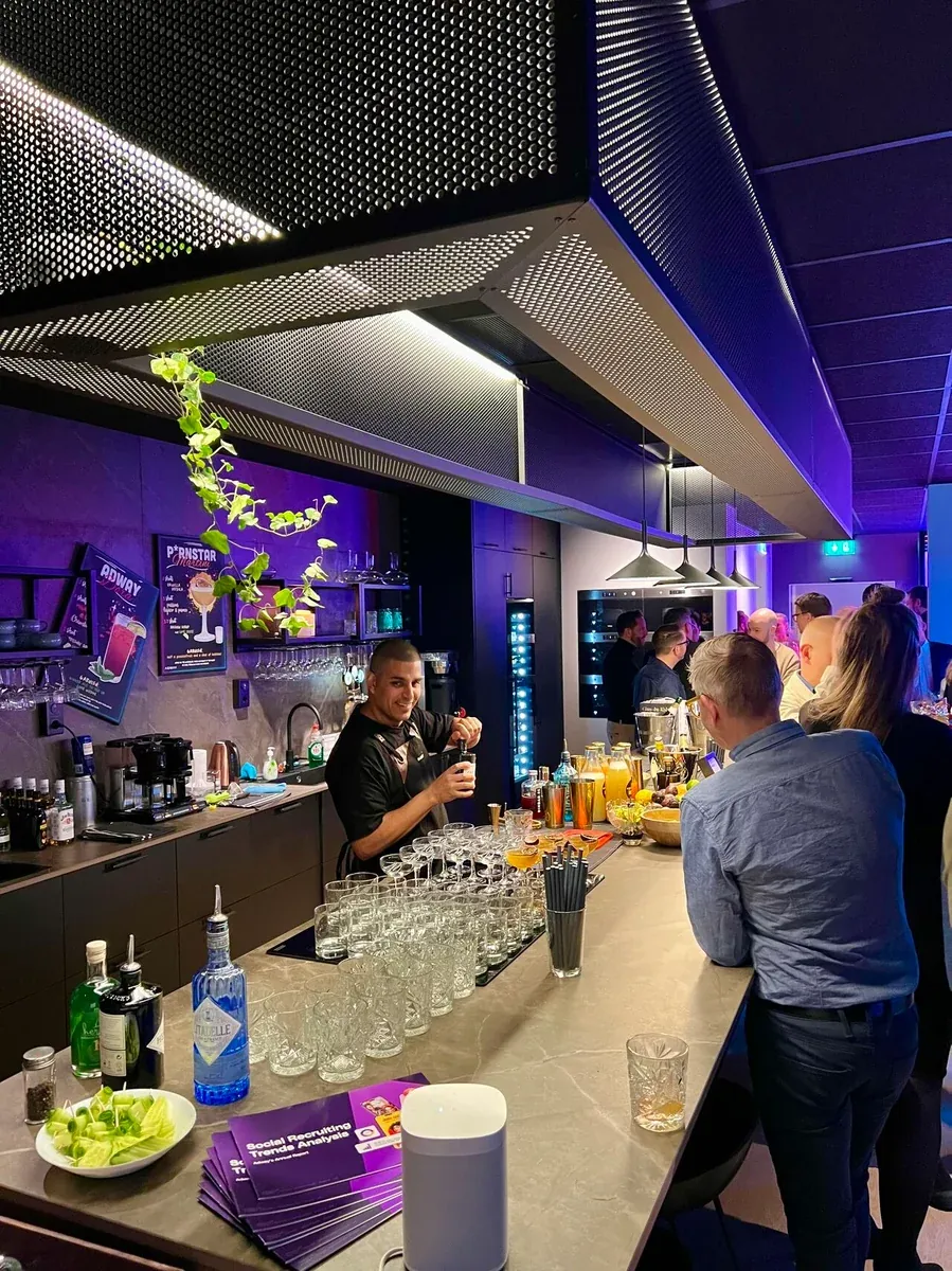 Hub bar area