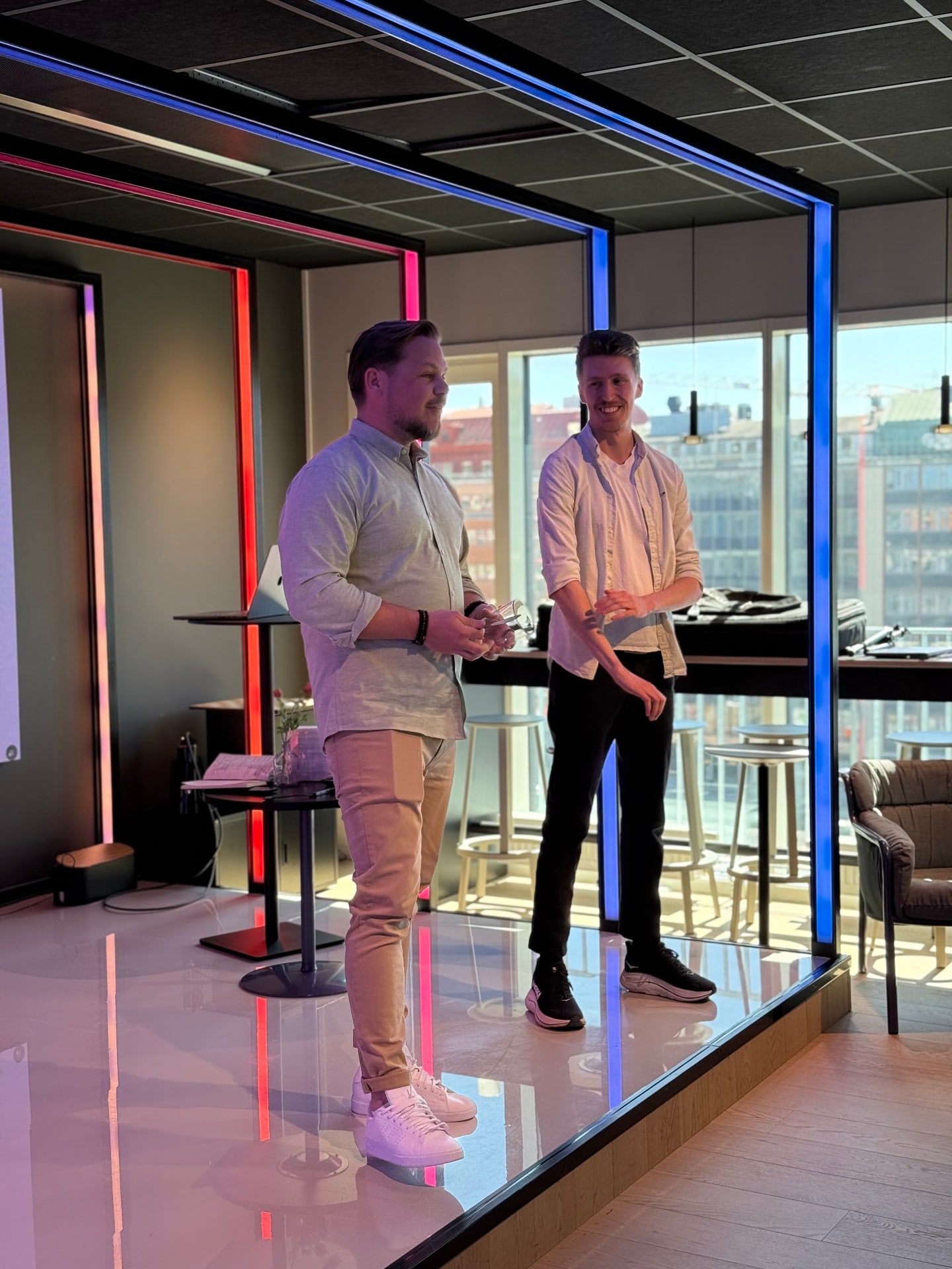 Two Gothenburg AI founders presenting their products live to the room