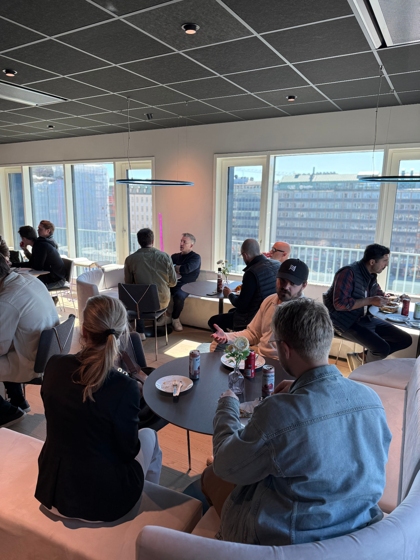 Post-demo breakout room with founders, angels, and investors networking